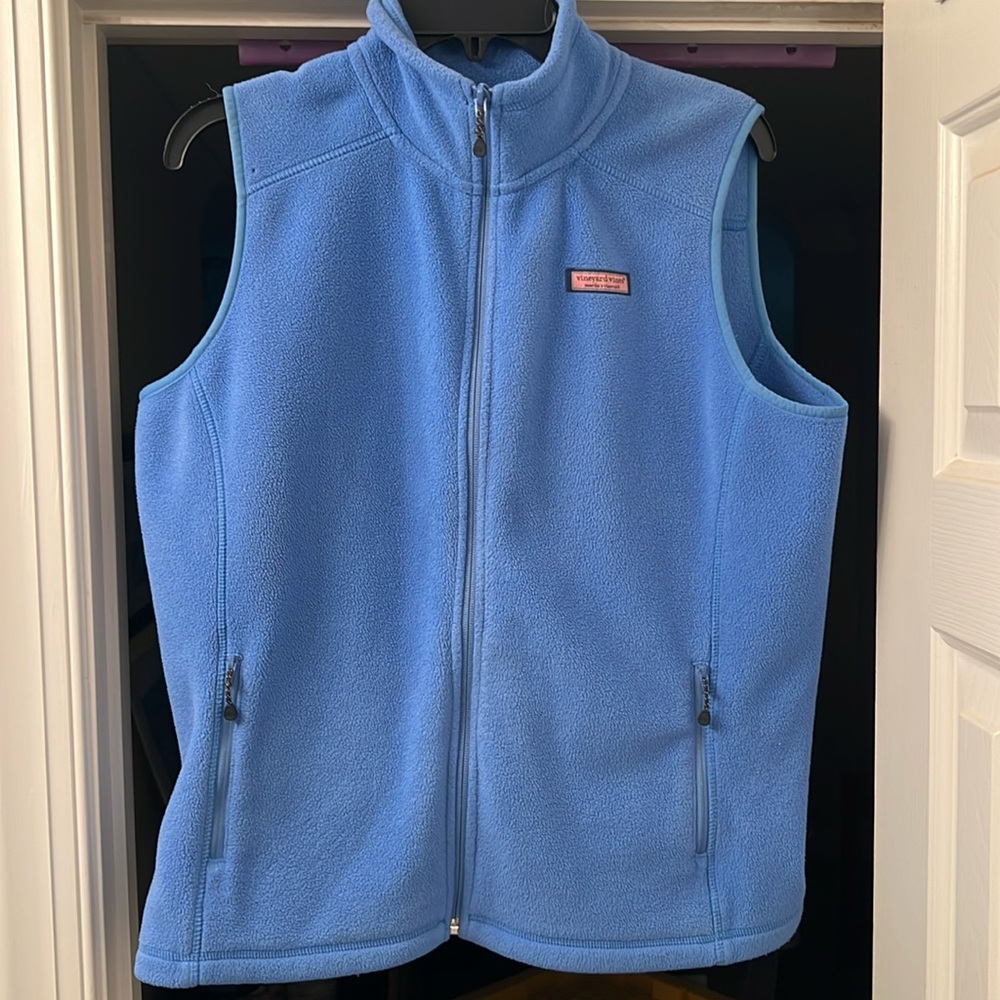 Vineyard Vines light blue fleece vest sz L has small imperfection noted in photo
